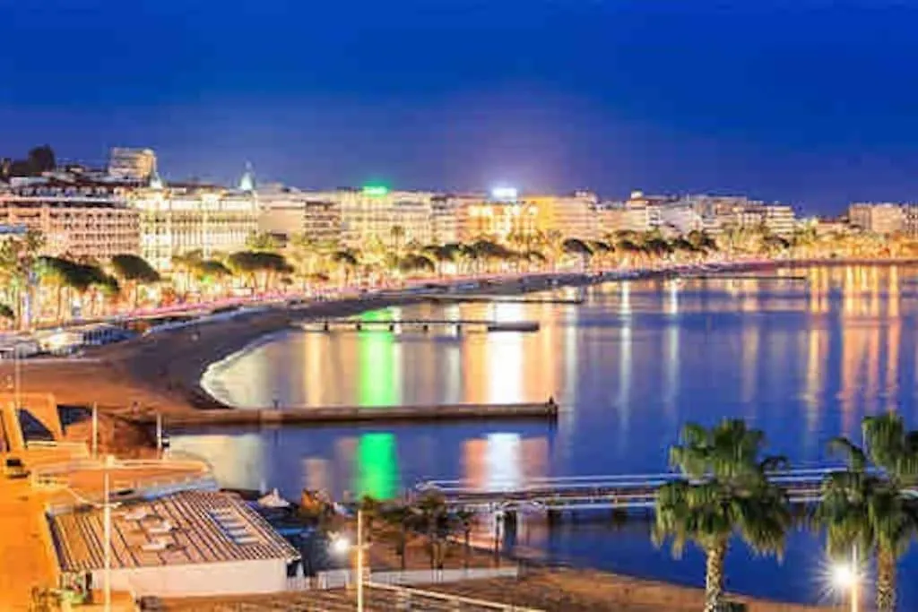 Monaco # Menton - 4 Persons - Hypercenter - Beach And Sun - Private Parking - Clim - Full Renovated - Fast Wifi