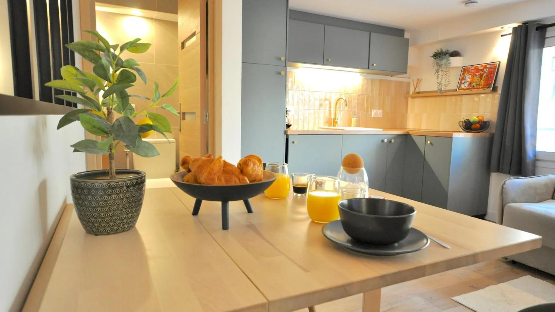 Apartment Monaco # Menton - 4 Persons - Hypercenter - Beach And Sun - Private Parking - Clim - Full Renovated - Fast Wifi