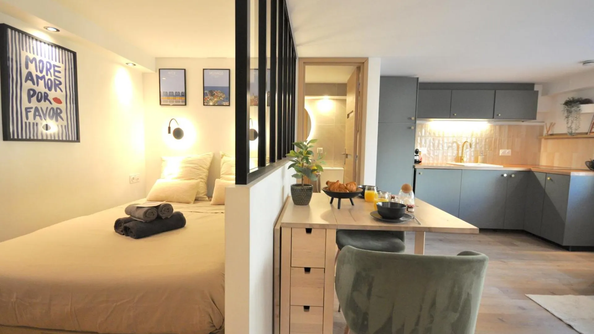 Monaco # Menton - 4 Persons - Hypercenter - Beach And Sun - Private Parking - Clim - Full Renovated - Fast Wifi Apartment