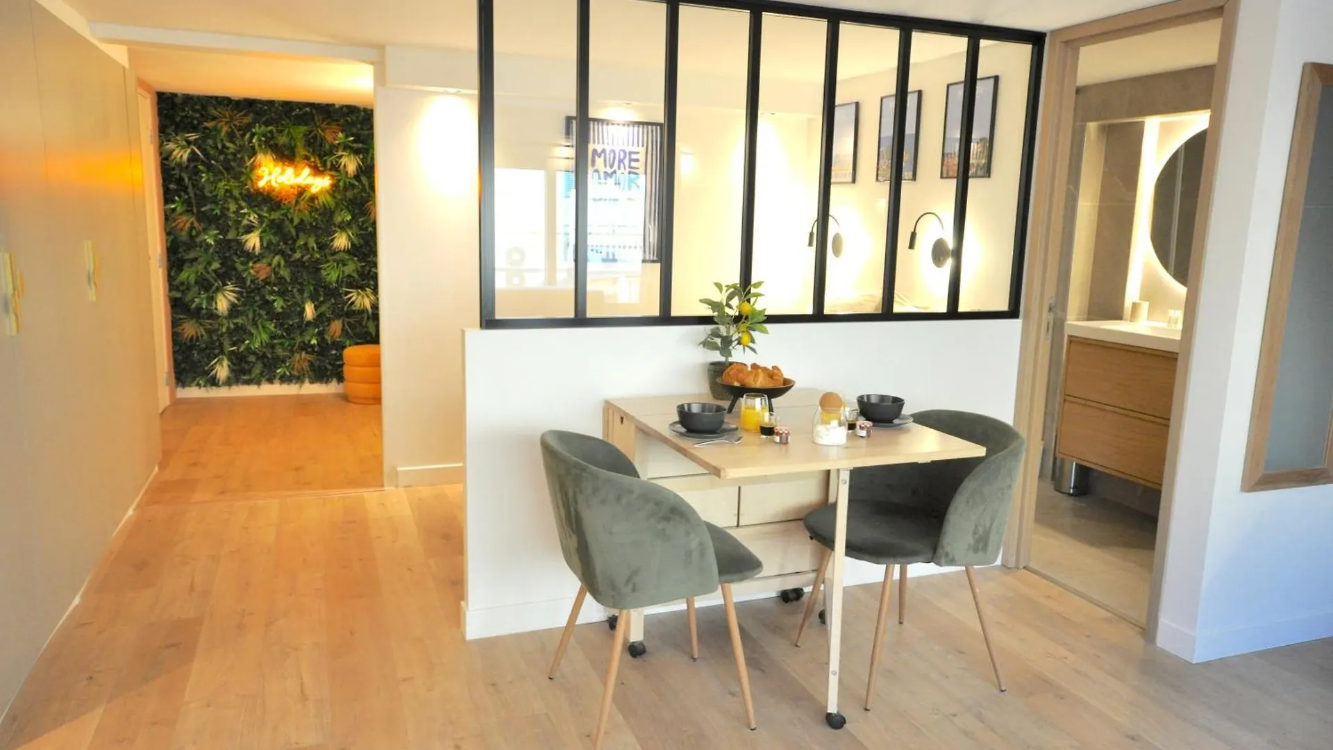 Monaco # Menton - 4 Persons - Hypercenter - Beach And Sun - Private Parking - Clim - Full Renovated - Fast Wifi