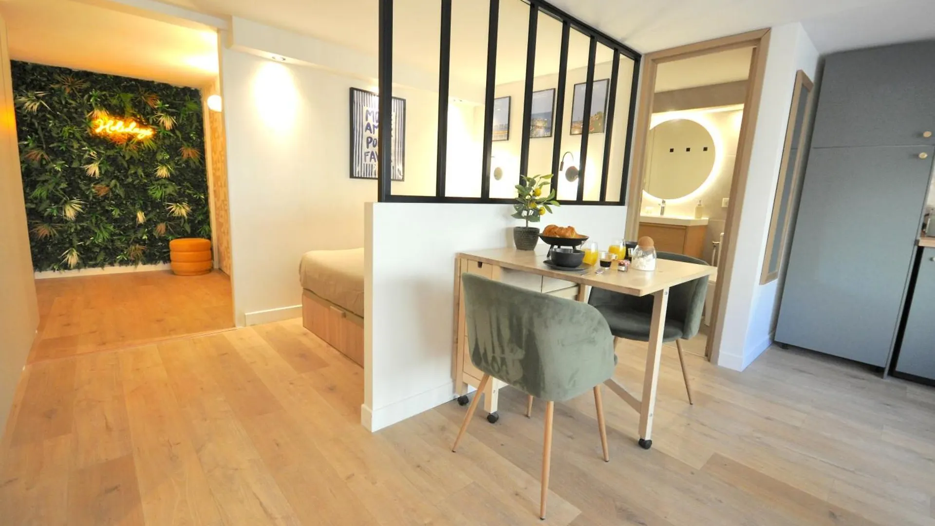Monaco # Menton - 4 Persons - Hypercenter - Beach And Sun - Private Parking - Clim - Full Renovated - Fast Wifi Lägenhet