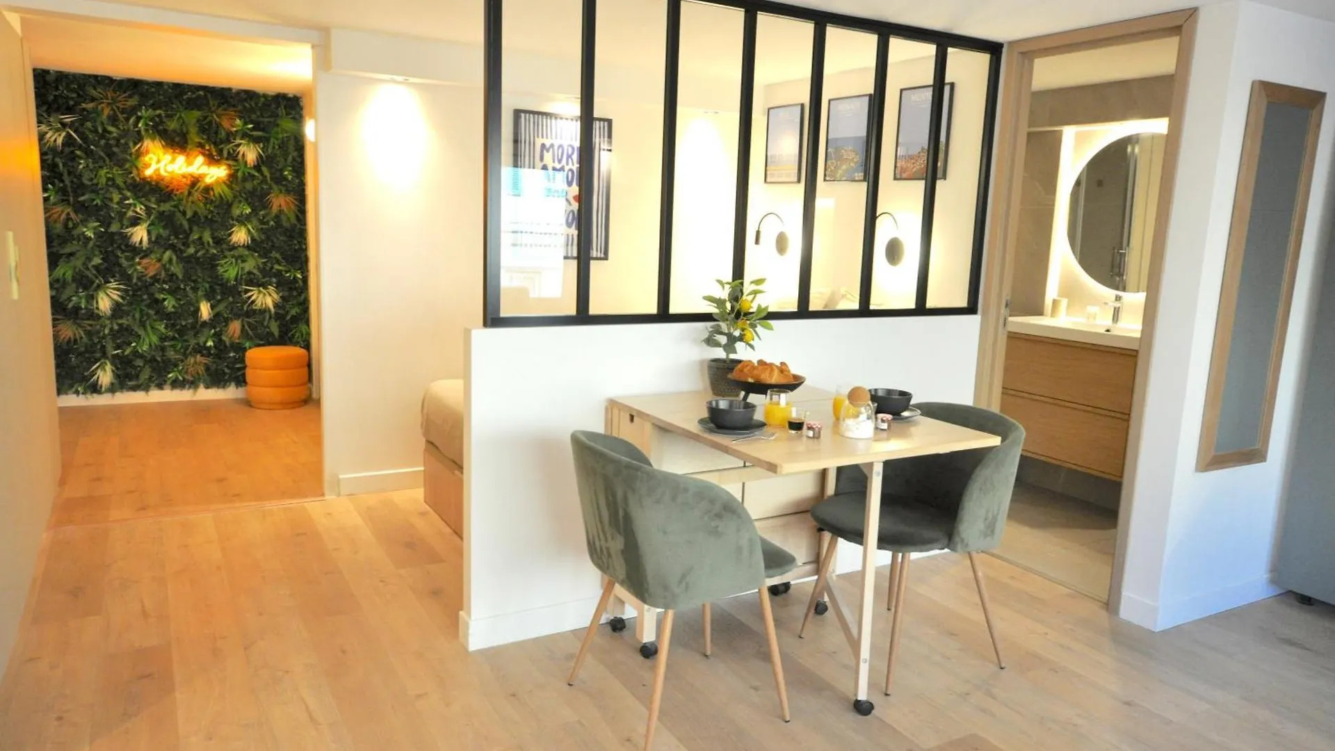 Monaco # Menton - 4 Persons - Hypercenter - Beach And Sun - Private Parking - Clim - Full Renovated - Fast Wifi Lägenhet
